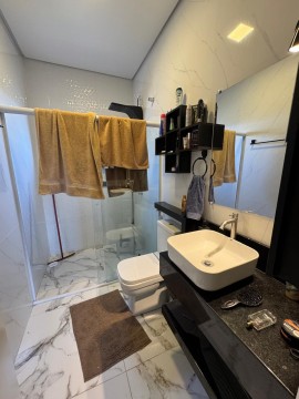 1099 - TERRENO DE ESQUINA COM CASA DE ALVENARIA