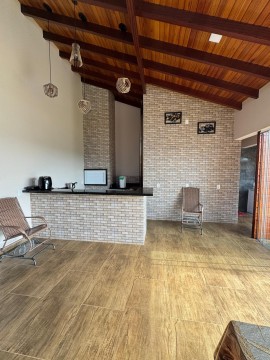 1099 - TERRENO DE ESQUINA COM CASA DE ALVENARIA