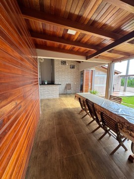 1099 - TERRENO DE ESQUINA COM CASA DE ALVENARIA