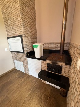 1099 - TERRENO DE ESQUINA COM CASA DE ALVENARIA