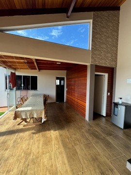 1099 - TERRENO DE ESQUINA COM CASA DE ALVENARIA