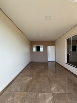 1099 - TERRENO DE ESQUINA COM CASA DE ALVENARIA