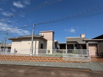 1099 - TERRENO DE ESQUINA COM CASA DE ALVENARIA