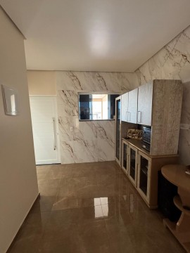 1099 - TERRENO DE ESQUINA COM CASA DE ALVENARIA