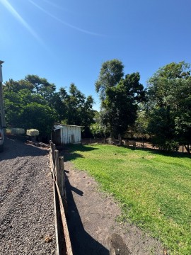 1106  TERRENO COM CASA E PAVILHÃO